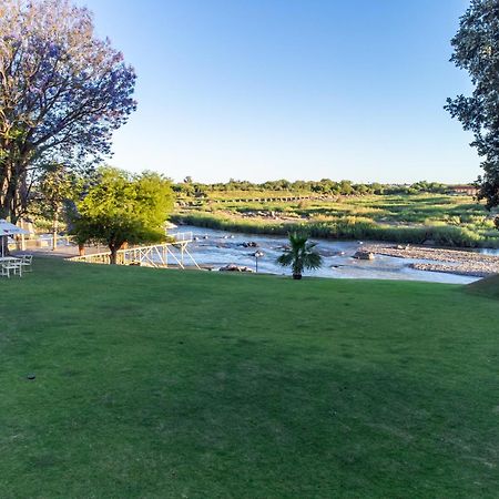 Sunriver Kalahari Lodge Riverside Stay In Ъпингтън Екстериор снимка