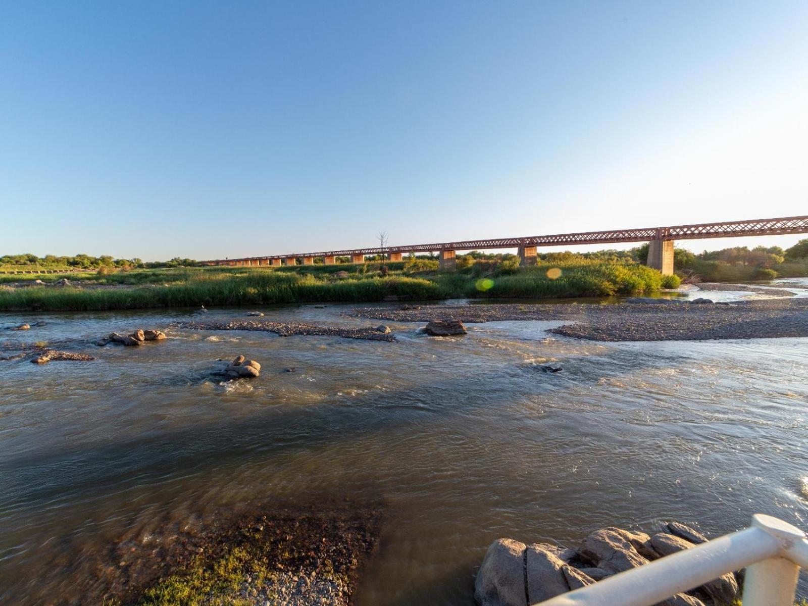 Sunriver Kalahari Lodge Riverside Stay In Ъпингтън Екстериор снимка