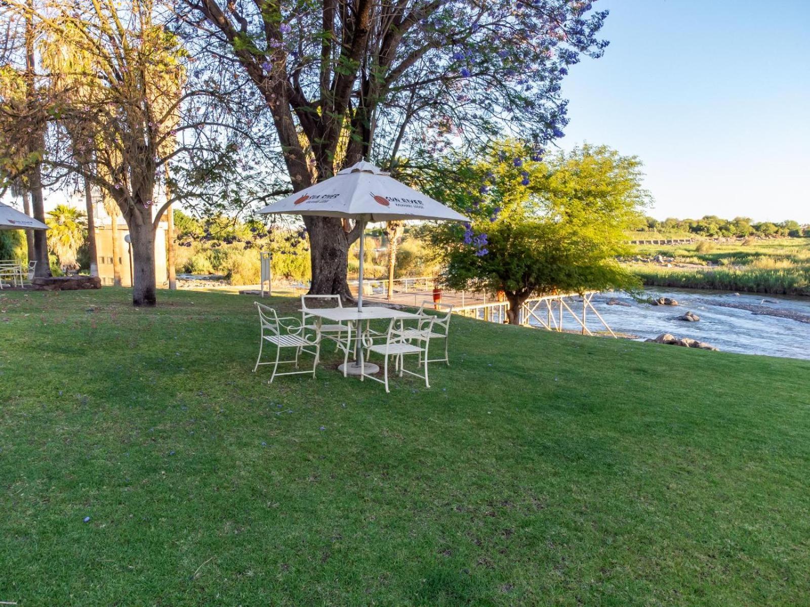Sunriver Kalahari Lodge Riverside Stay In Ъпингтън Екстериор снимка
