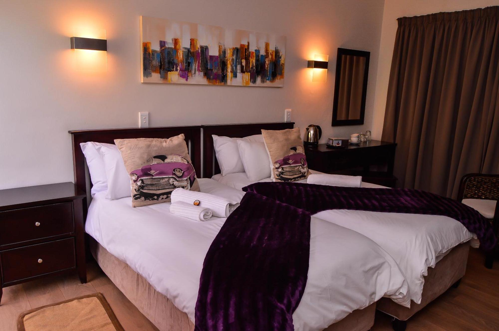 Sunriver Kalahari Lodge Riverside Stay In Ъпингтън Екстериор снимка