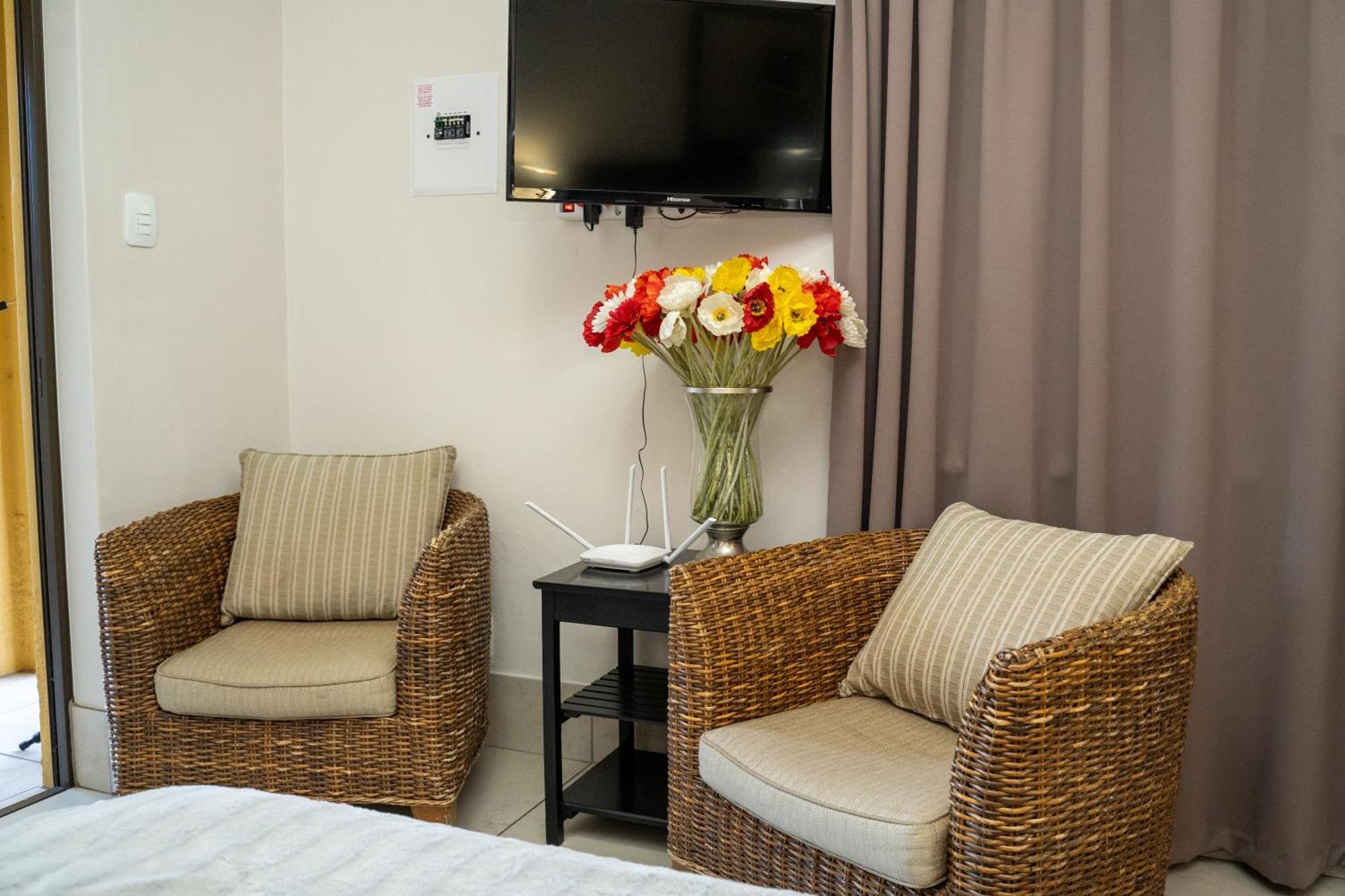 Sunriver Kalahari Lodge Riverside Stay In Ъпингтън Екстериор снимка