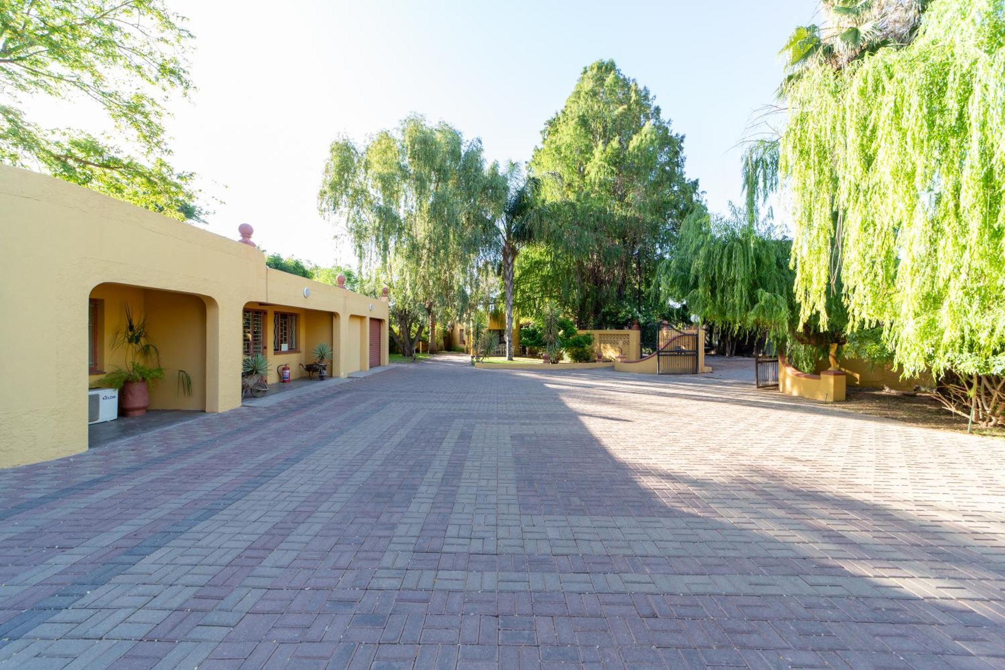 Sunriver Kalahari Lodge Riverside Stay In Ъпингтън Екстериор снимка