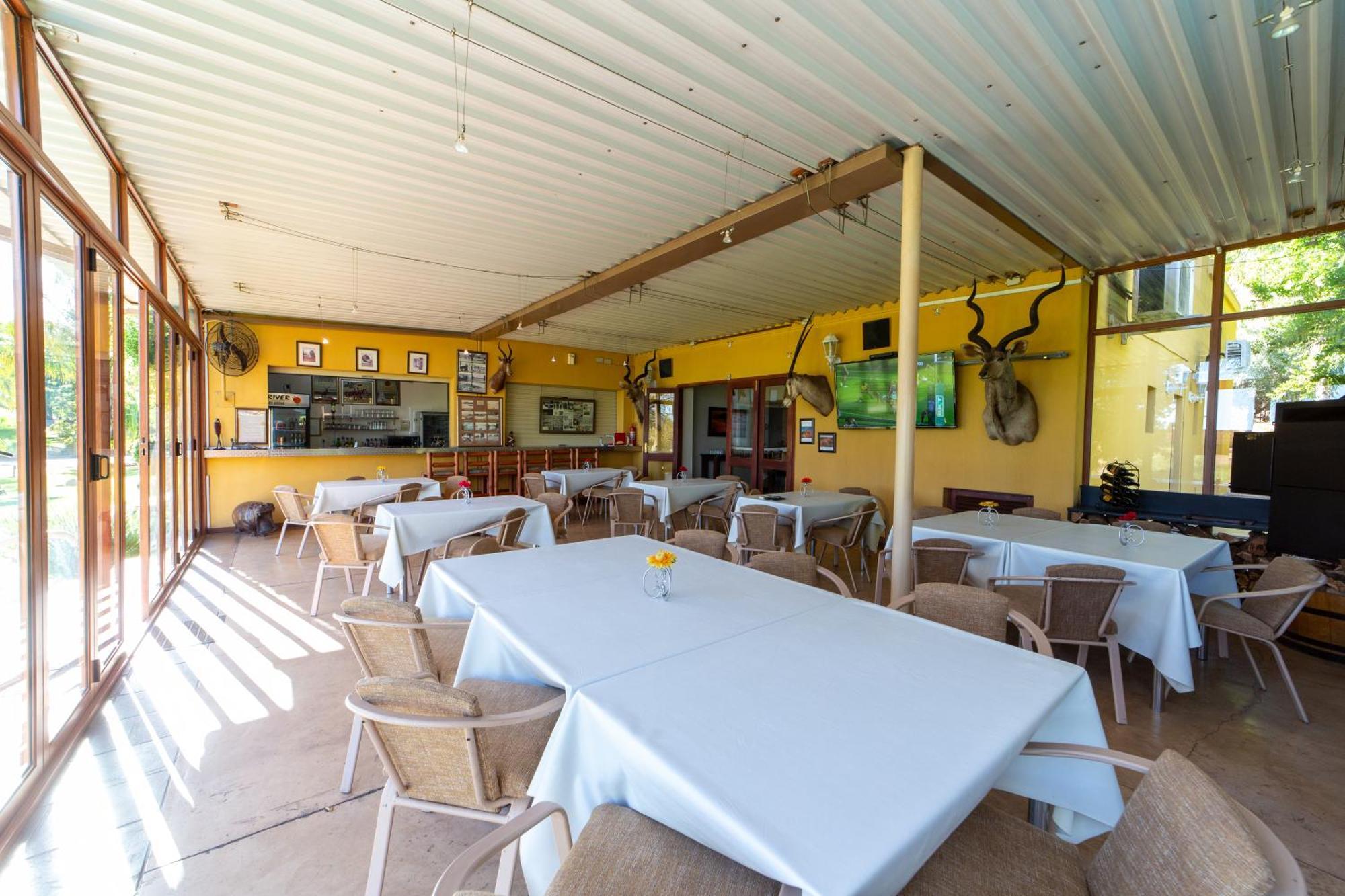 Sunriver Kalahari Lodge Riverside Stay In Ъпингтън Екстериор снимка