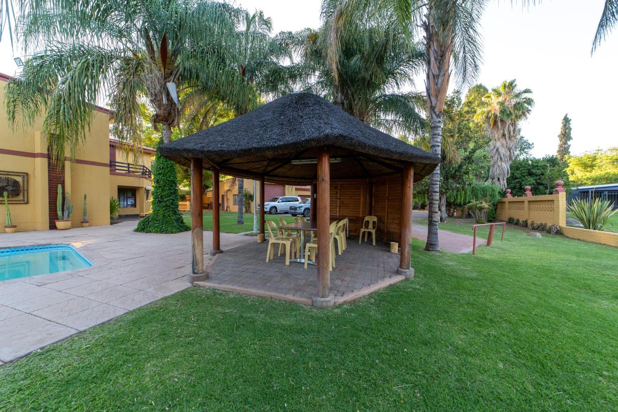 Sunriver Kalahari Lodge Riverside Stay In Ъпингтън Екстериор снимка