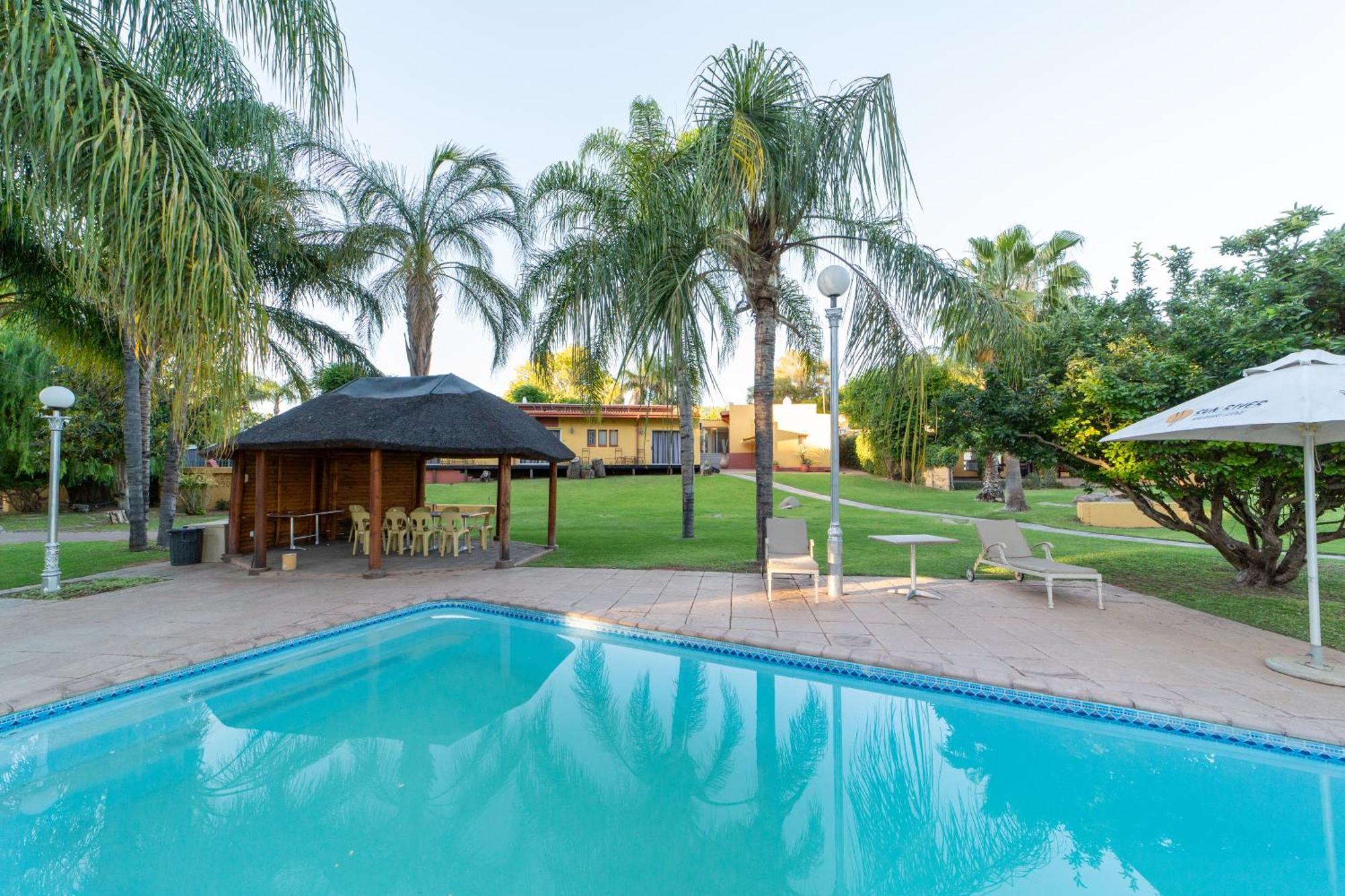 Sunriver Kalahari Lodge Riverside Stay In Ъпингтън Екстериор снимка